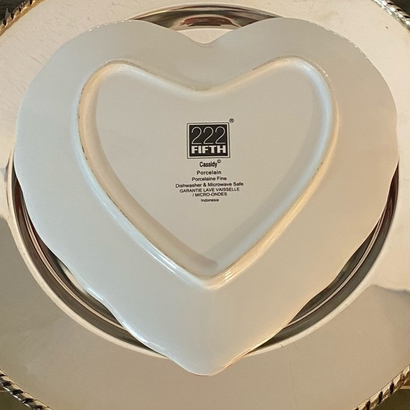 222 Fifth Floral Heart Fine Porcelain Plate 9” Cassidy Valentine’s Day Serveware - Picture 4 of 6